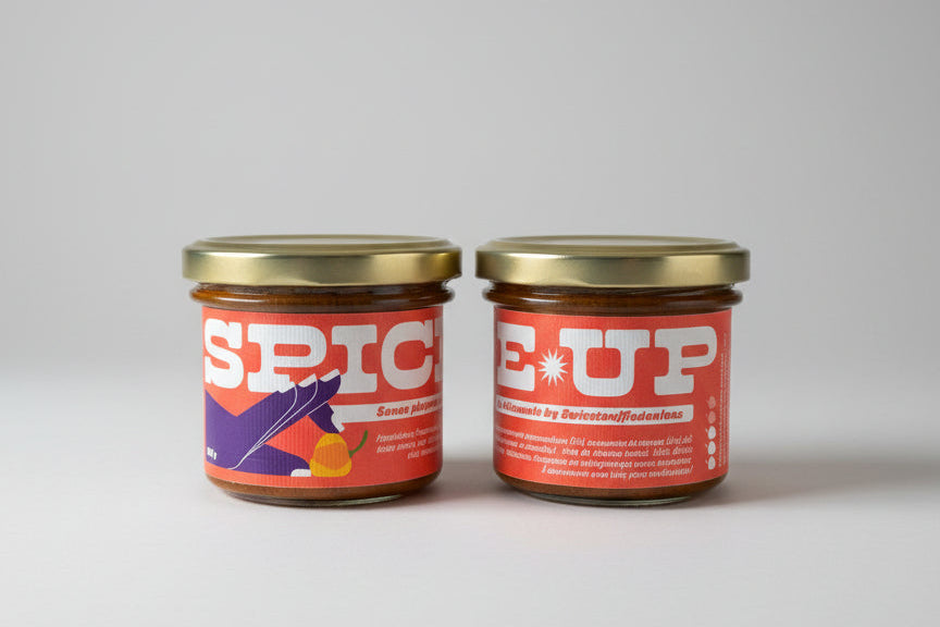 Deux pots de condiment artisanal SPICE*UP aux piments suisses.