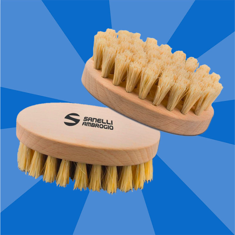 Brosse à truffes avec manche en bois de hêtre FSC.